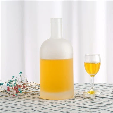 375 ml matinio stiklo alkoholio buteliai