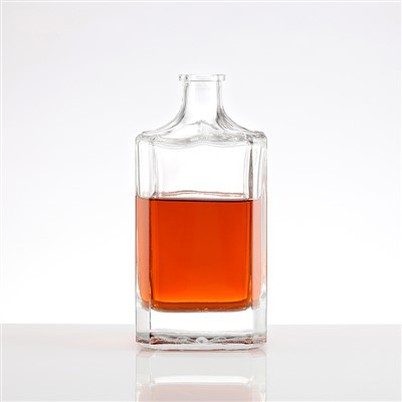 Profesionalus kvadratinis degtinės 750 ml butelis