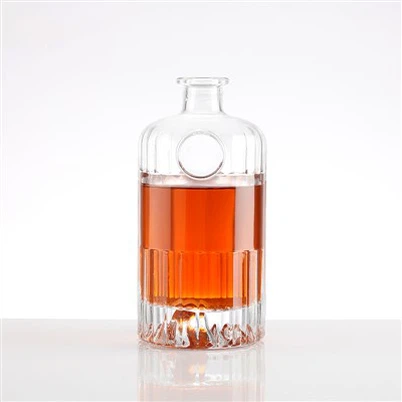 750 ml kvadratinis alkoholio butelis