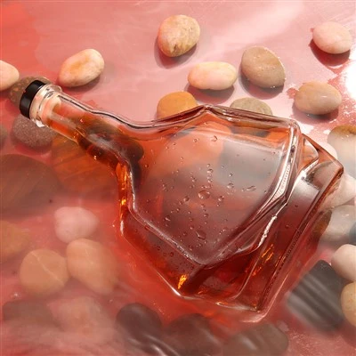 Didmeninė kaina Ilgo kaklo plokščias butelis XO stiklas 700ml
